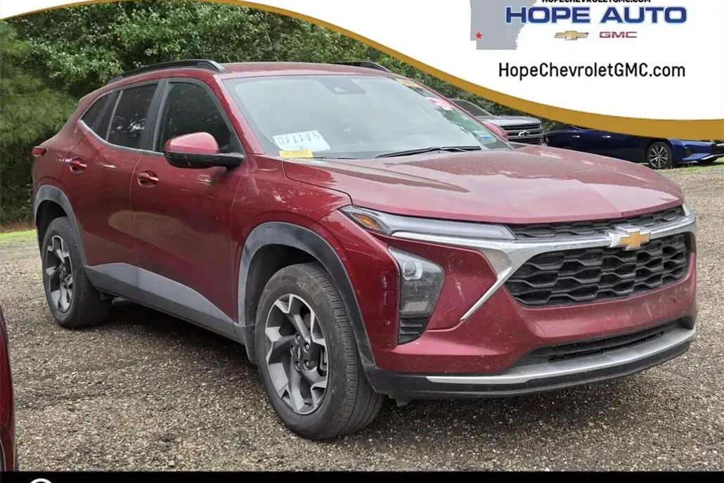 2025 Chevrolet Trax LT photo 1