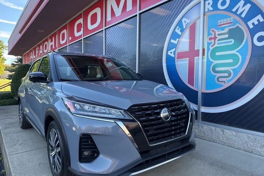 2021 Nissan Kicks SR photo 1