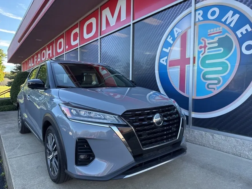 2021 Nissan Kicks SR photo 1