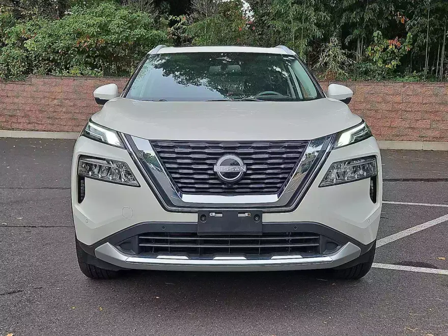 2023 Nissan Rogue Platinum photo 1