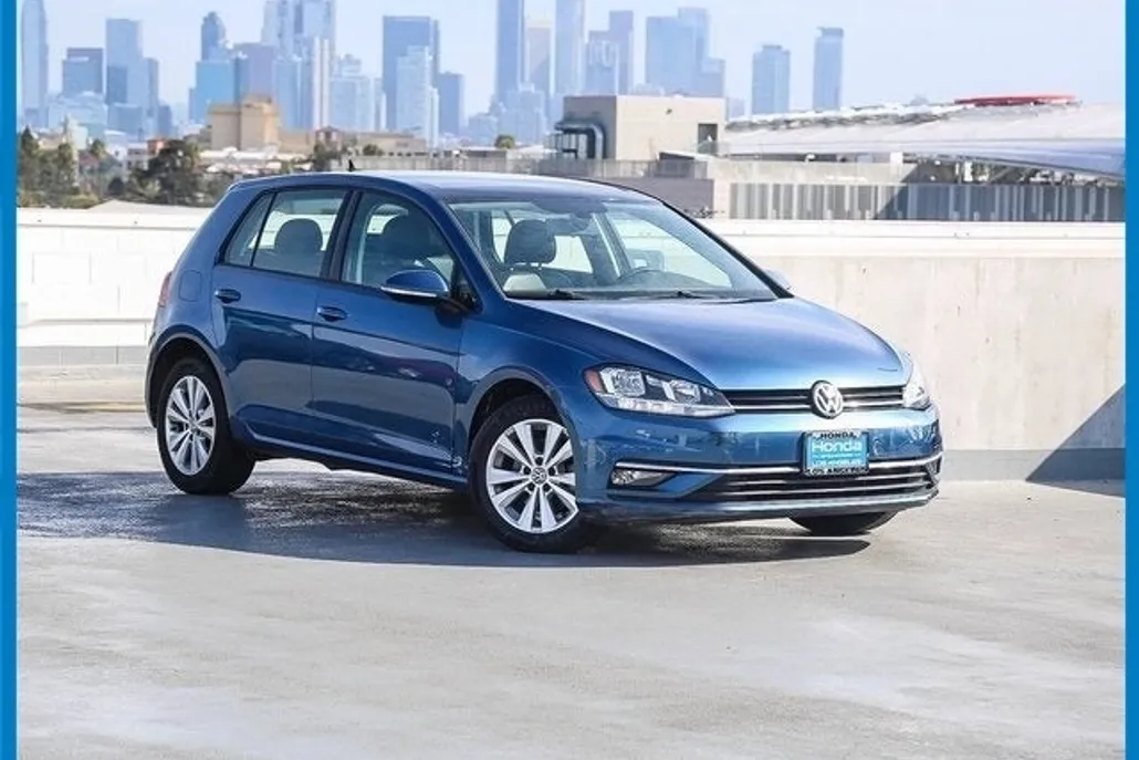2018 Volkswagen Golf TSI SE photo 1