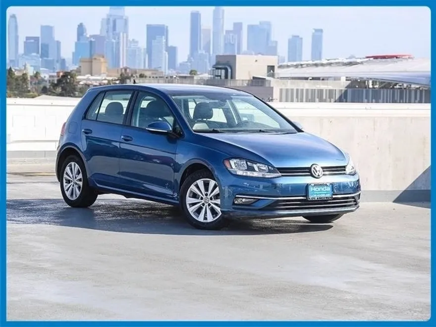 2018 Volkswagen Golf TSI SE photo 1