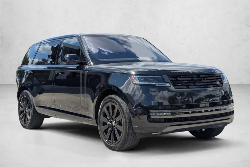 2023 Land Rover Range Rover SE photo 1