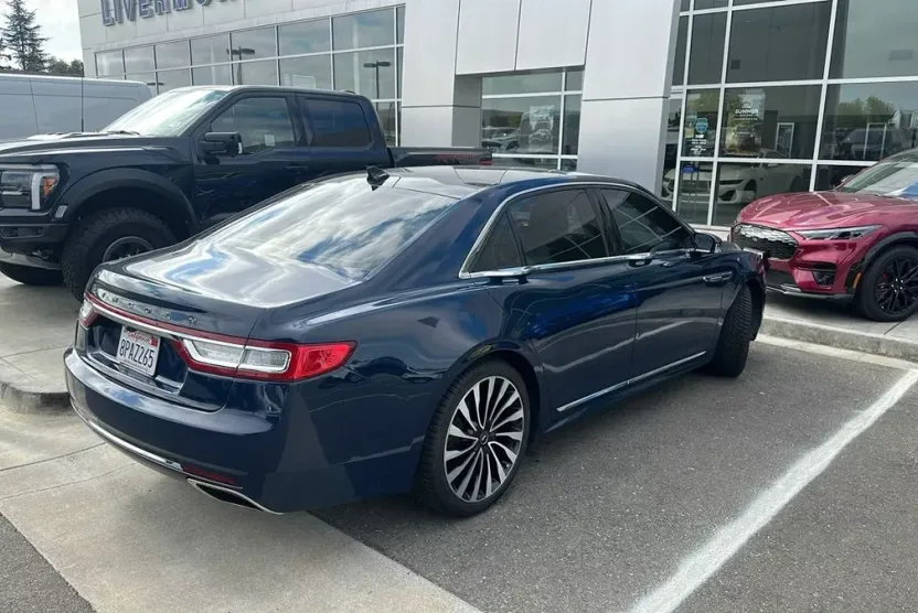 2018 Lincoln Continental Black Label photo 1