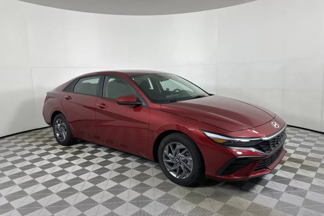2024 Hyundai Elantra SEL photo 1