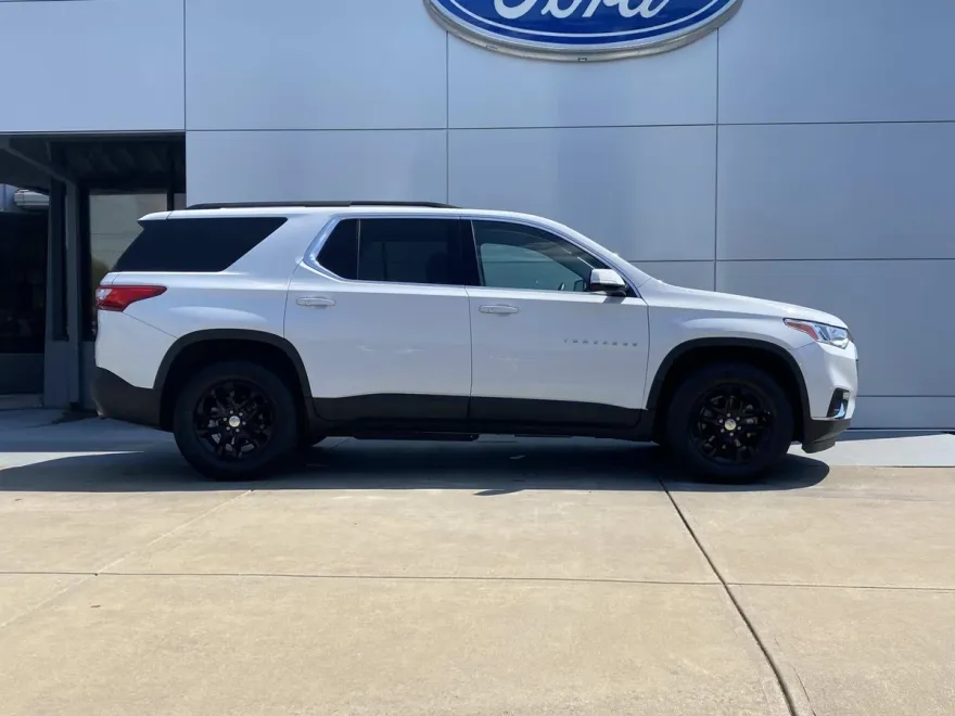 2019 Chevrolet Traverse Cloth 1LT photo 1