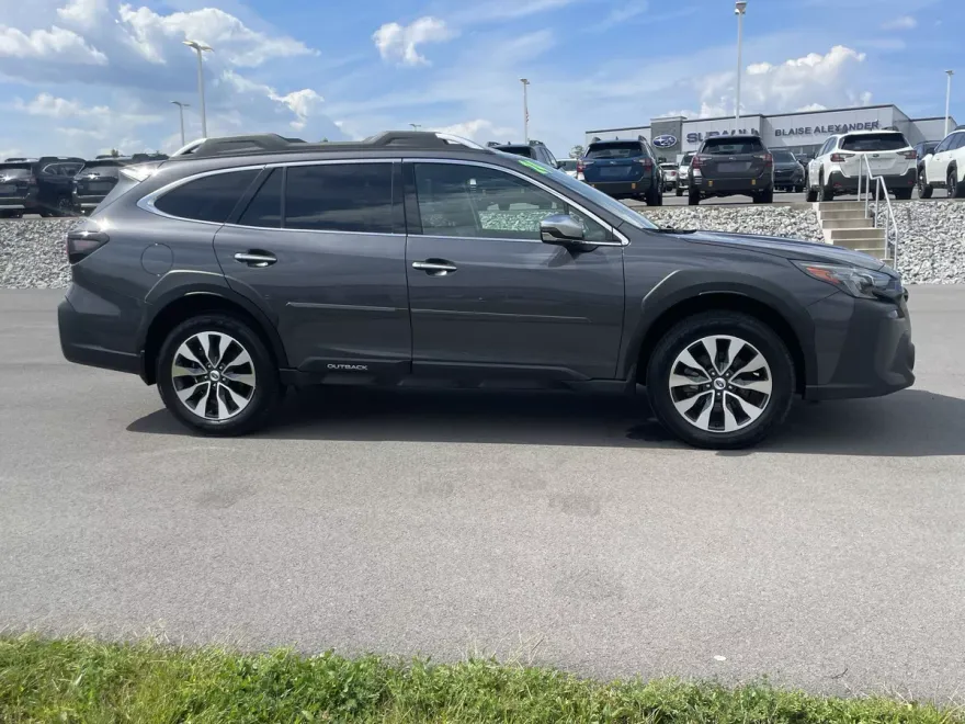 2024 Subaru Outback Touring XT photo 1