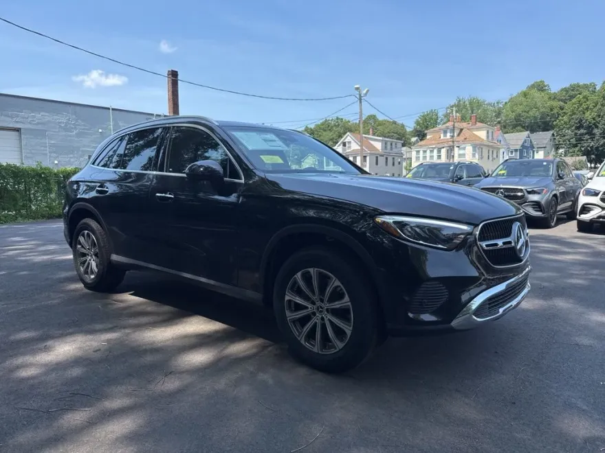 2025 Mercedes Benz GLC 300 4MATIC photo 1