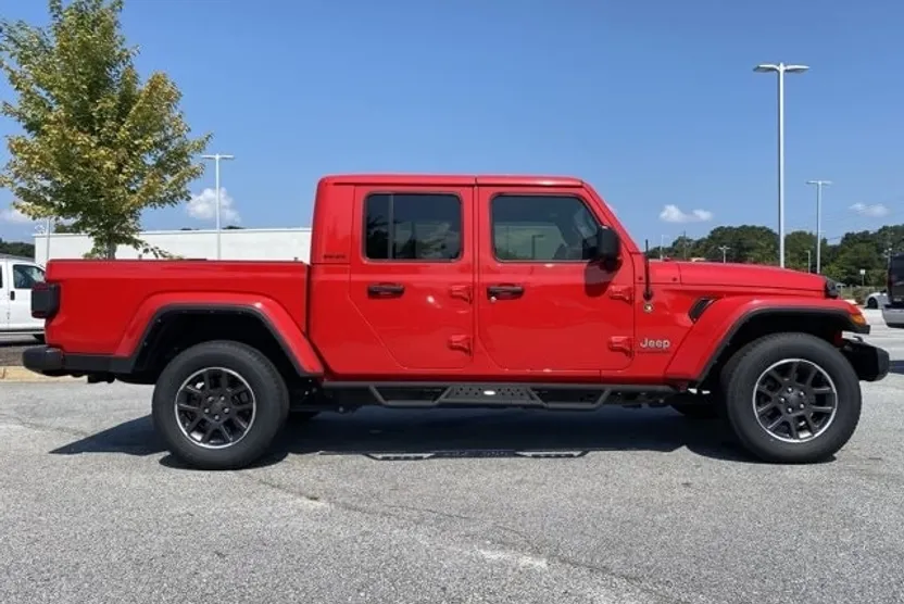 2022 Jeep Gladiator Overland photo 1
