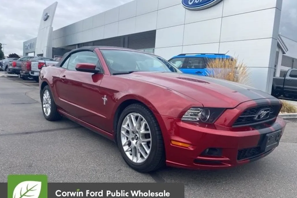 2014 Ford Mustang V6 Premium photo 1