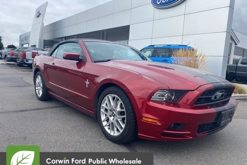 2014 Ford Mustang V6 Premium photo 1