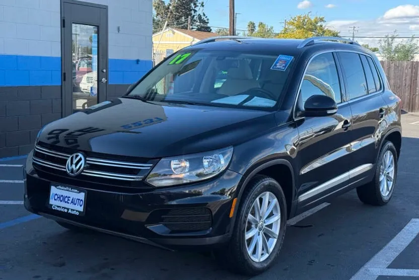 2017 Volkswagen Tiguan Wolfsburg Edition photo 1
