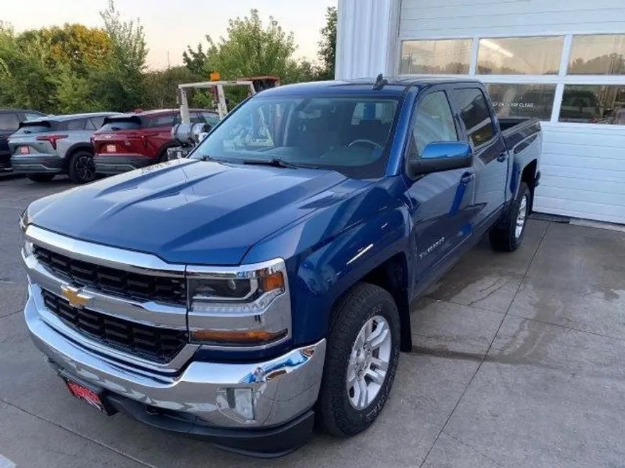 2017 Chevrolet Silverado 1500 LT photo 1