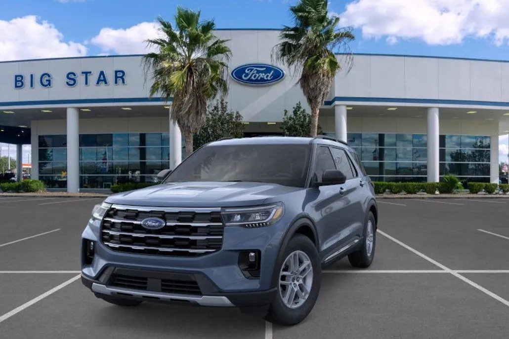 2025 Ford Explorer photo 1
