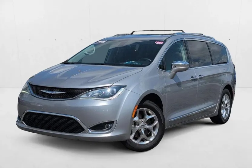 2018 Chrysler Pacifica Limited photo 1