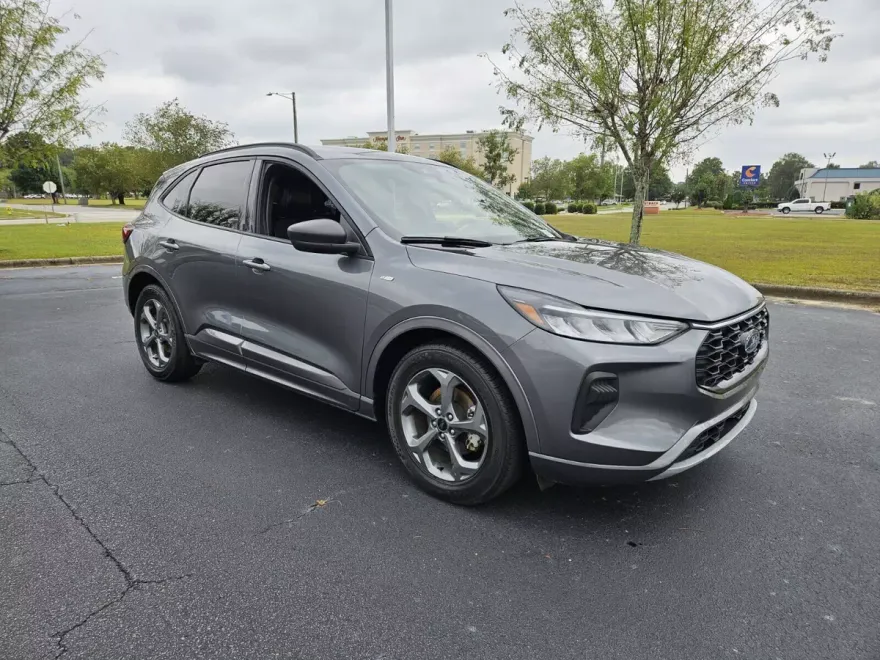 2023 Ford Escape ST-Line photo 1