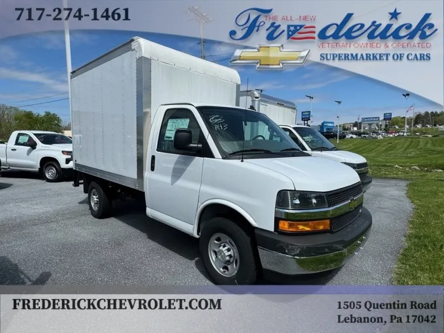 2023 Chevrolet Express Cutaway 3500 photo 1