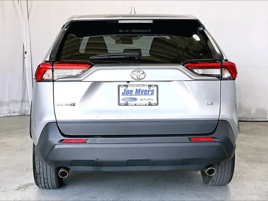 2024 Toyota RAV4 LE photo 1
