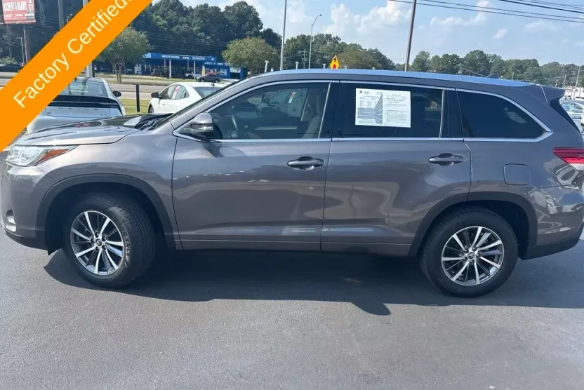 2017 Toyota Highlander XLE photo 1