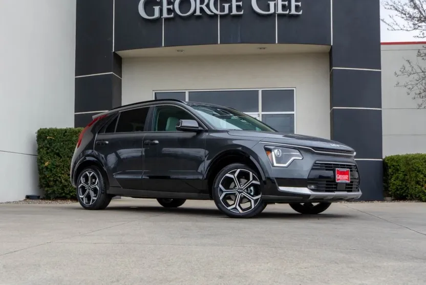 2025 Kia Niro EX Touring photo 1