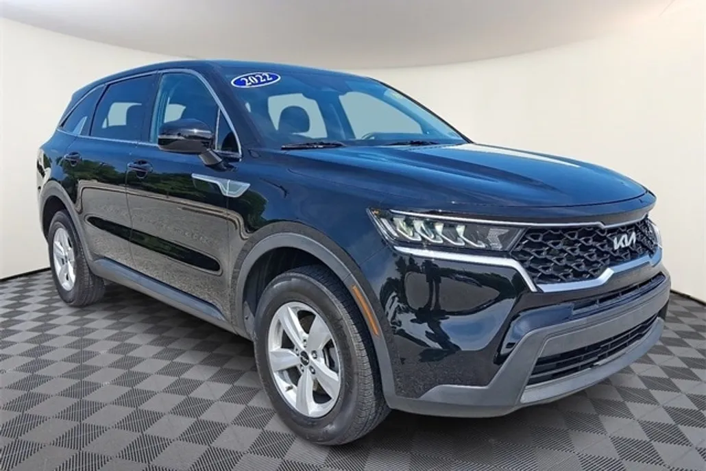 2022 Kia Sorento LX photo 1