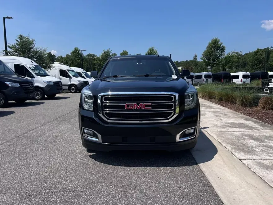 2017 Gmc Yukon SLE photo 1