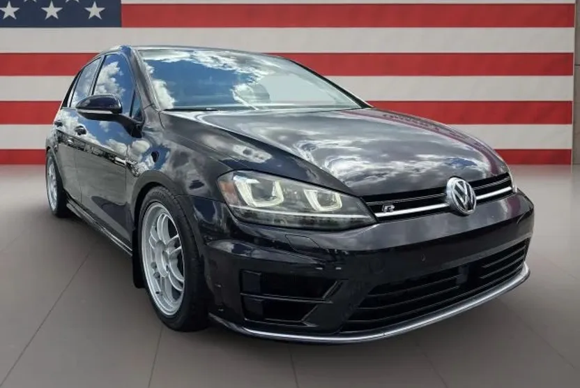 2017 Volkswagen Golf R 4Motion photo 1