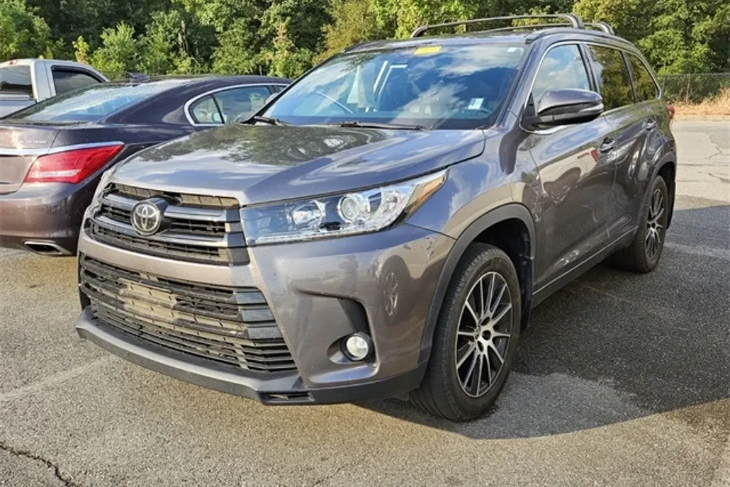 2018 Toyota Highlander SE photo 1