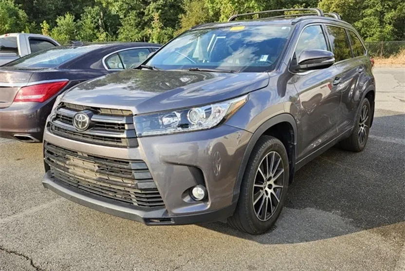 2018 Toyota Highlander SE photo 1