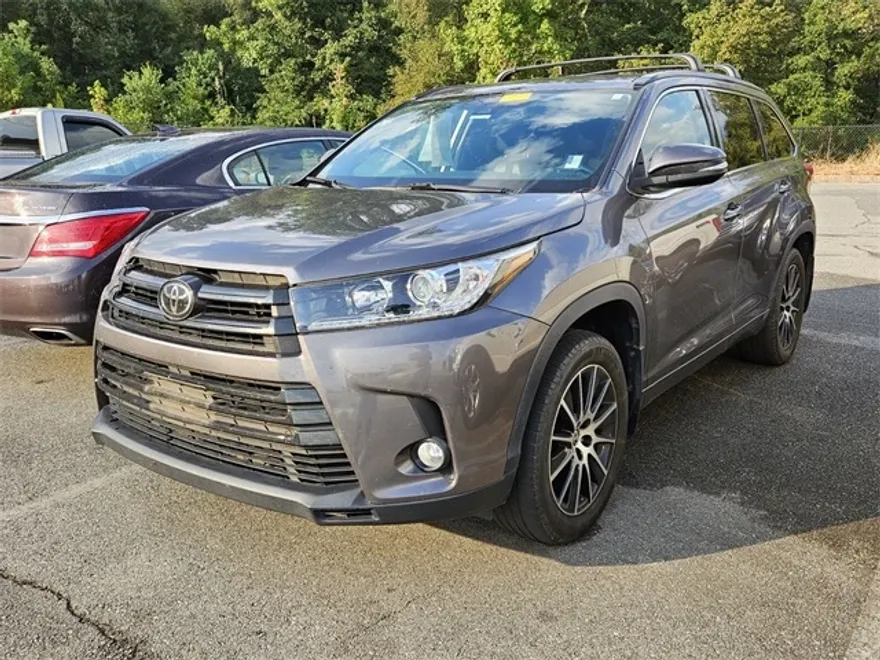2018 Toyota Highlander SE photo 1