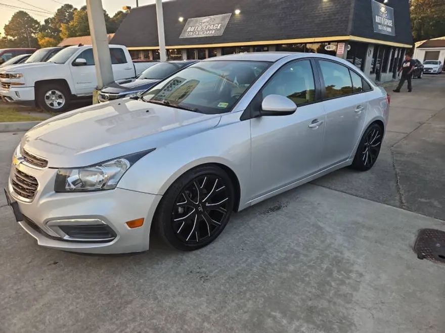 2016 Chevrolet Cruze LS photo 1