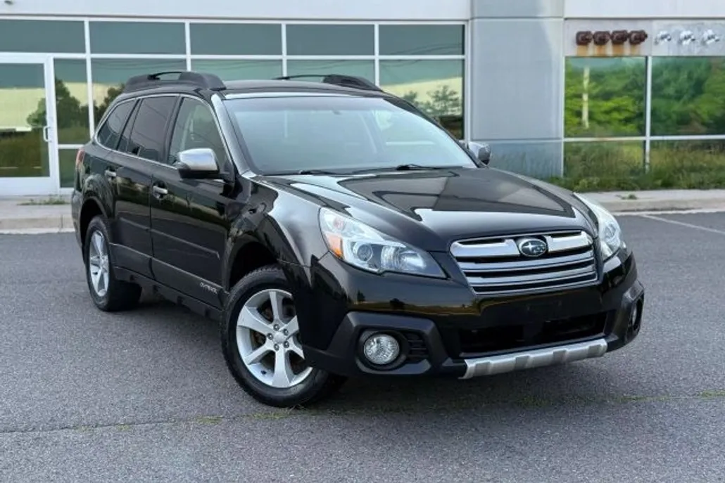 2013 Subaru Outback 2.5i Limited photo 1