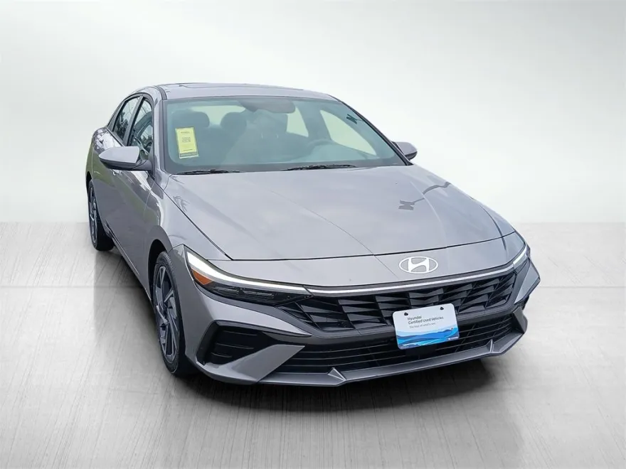 2024 Hyundai Elantra SEL photo 1