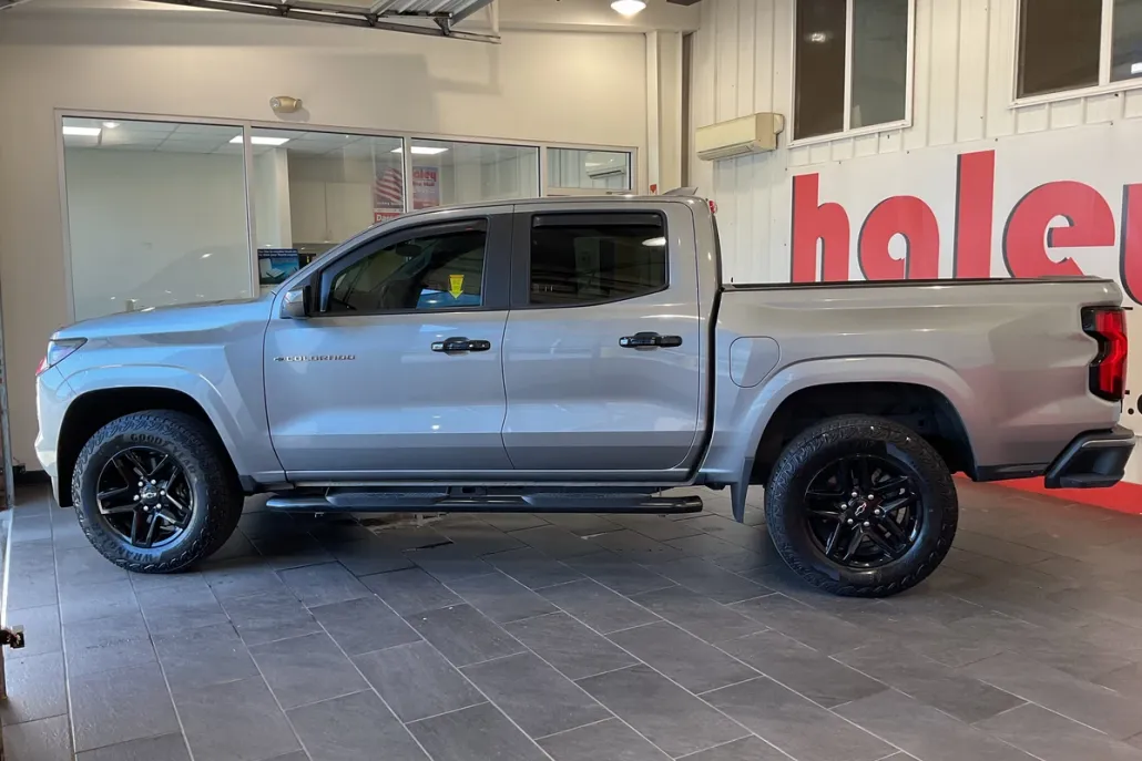 2023 Chevrolet Colorado LT photo 1