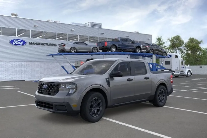 2025 Ford Maverick XLT photo 1