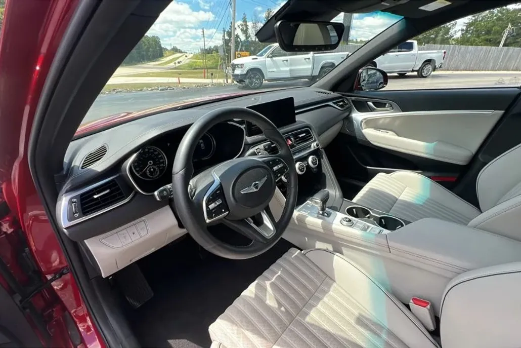 2022 Genesis G70 2.0T photo 1