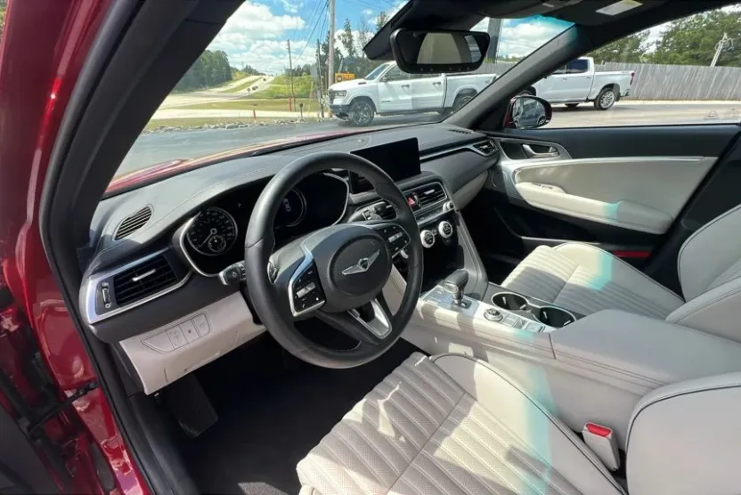 2022 Genesis G70 2.0T photo 1