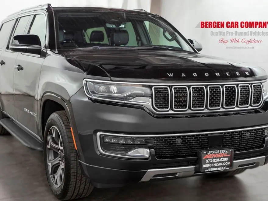 2023 Jeep Wagoneer L Series III photo 1