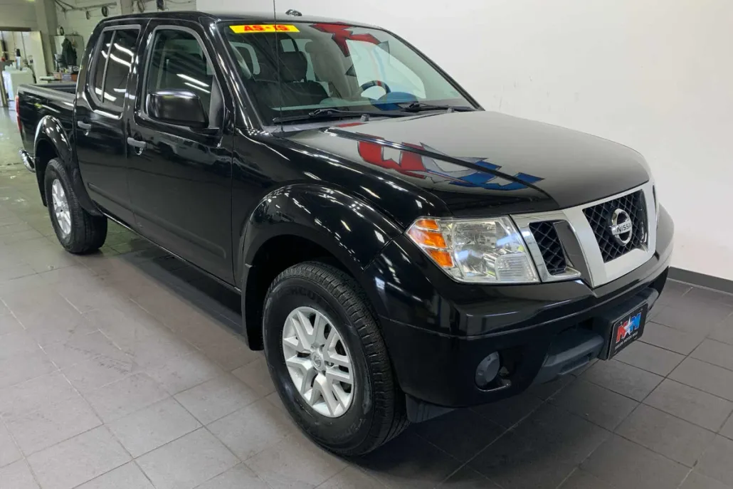 2017 Nissan Frontier SV Crew Cab photo 1