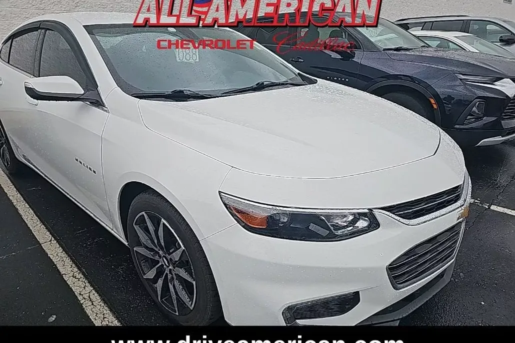 2017 Chevrolet Malibu 1LT photo 1