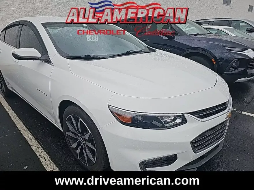 2017 Chevrolet Malibu 1LT photo 1
