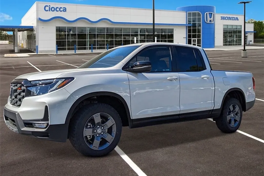 2025 Honda Ridgeline TrailSport photo 1