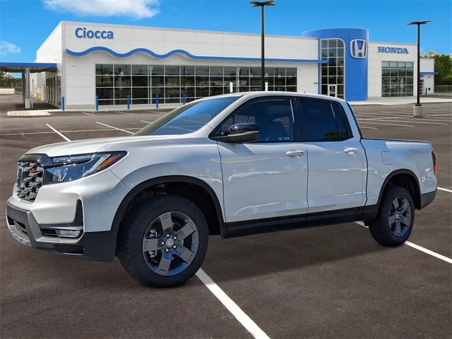 2025 Honda Ridgeline TrailSport photo 1