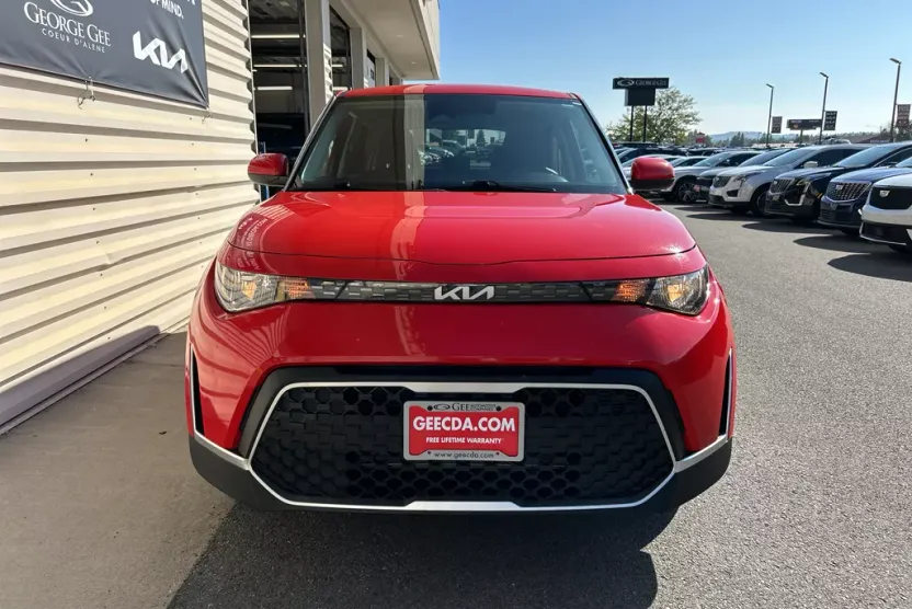2024 Kia Soul LX photo 1