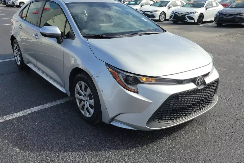 2020 Toyota Corolla LE photo 1