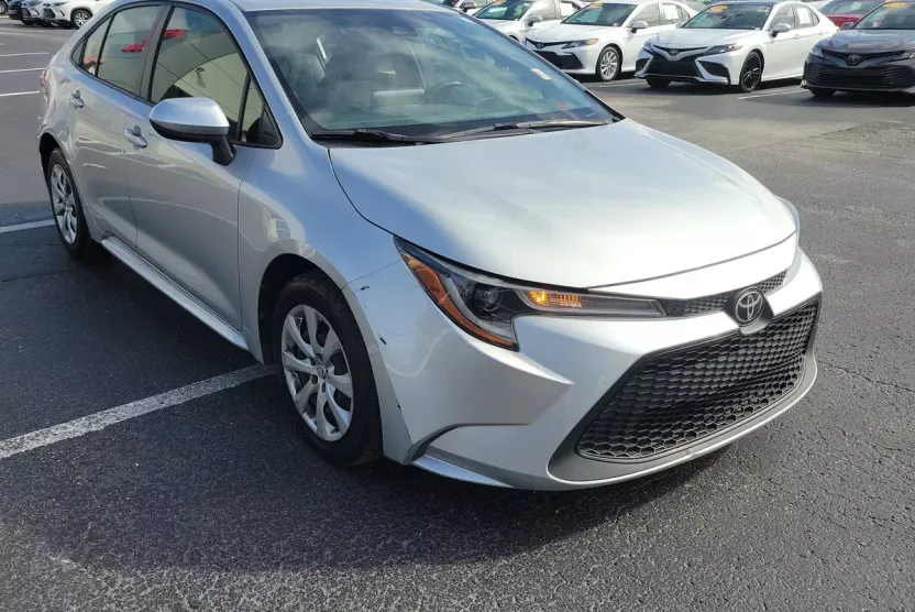 2020 Toyota Corolla LE photo 1