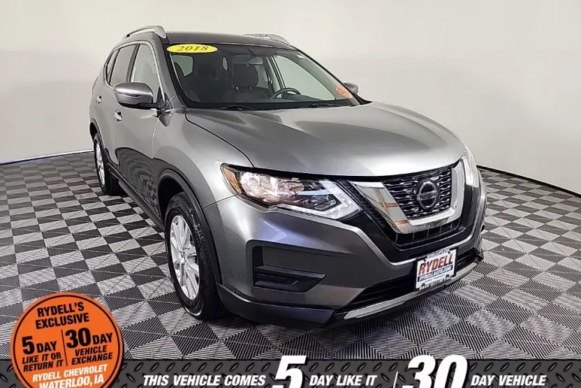 2018 Nissan Rogue SV photo 1