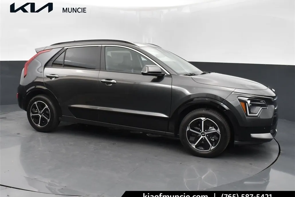 2025 Kia Niro SX photo 1