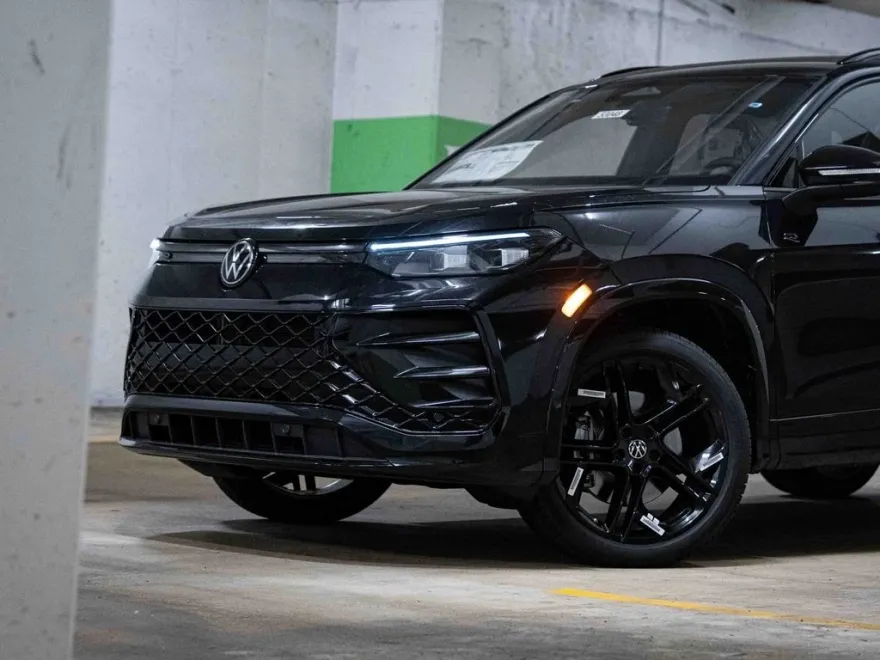 2025 Volkswagen Tiguan SE R-Line Black photo 1