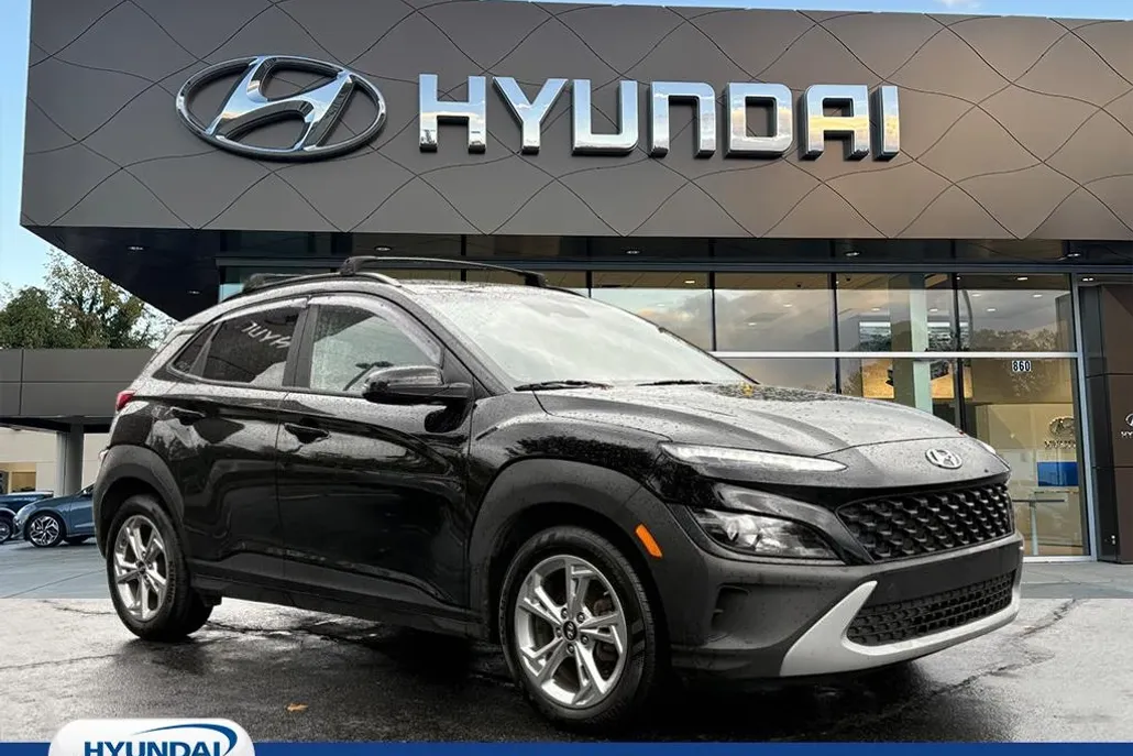 2022 Hyundai Kona SEL photo 1